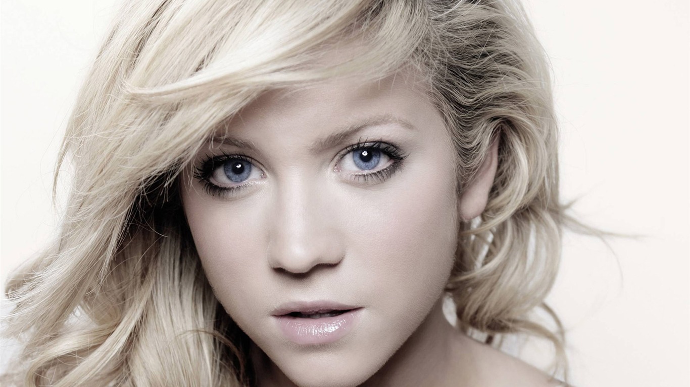 Brittany Snow krásnou tapetu #12 - 1366x768