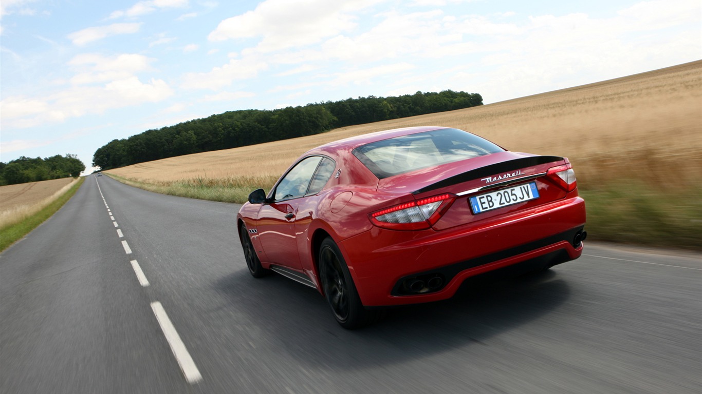 Maserati GranTurismo - 2010 HD wallpaper #4 - 1366x768
