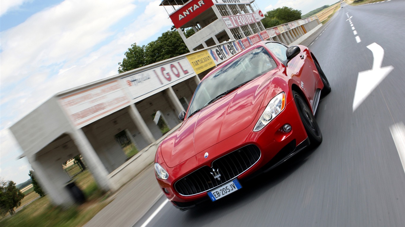 Maserati GranTurismo - 2010의 HD 벽지 #12 - 1366x768