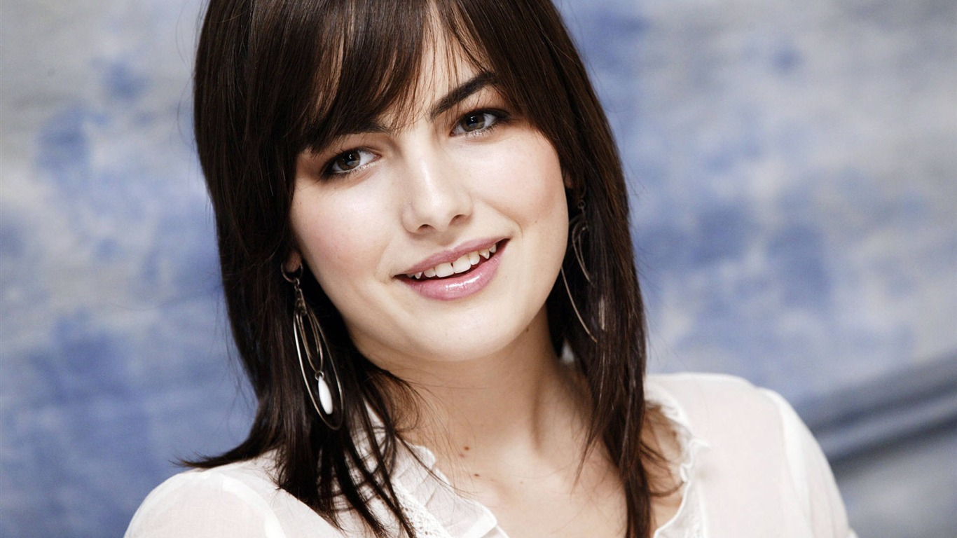 Camilla Belle hermosos fondos de escritorio #4 - 1366x768