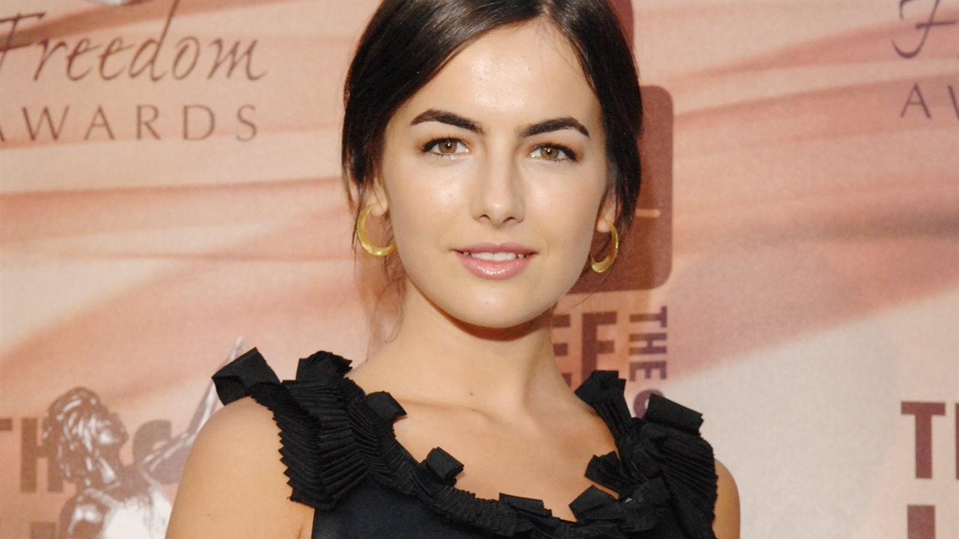 Camilla Belle krásnou tapetu #15 - 1366x768