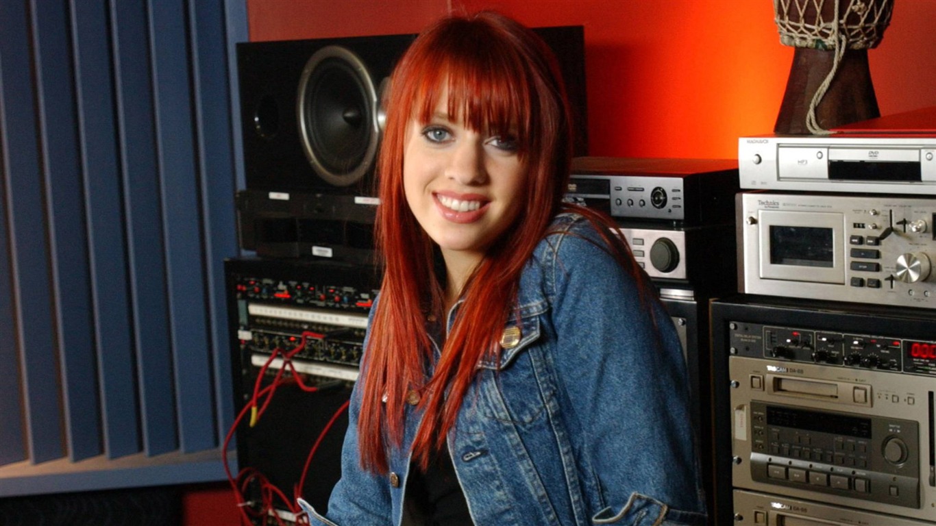 Alexz Johnson schöne Tapete #4 - 1366x768