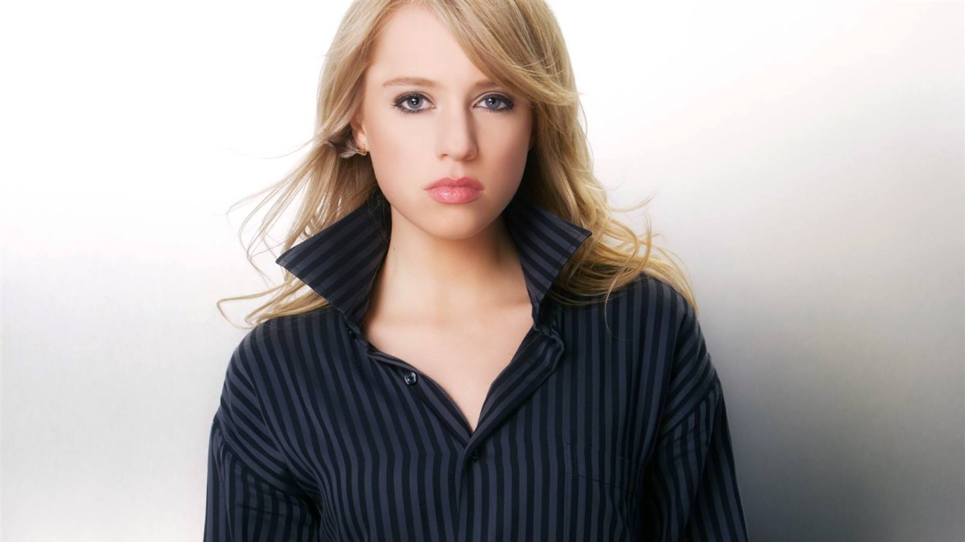 Alexz Johnson beau fond d'écran #17 - 1366x768