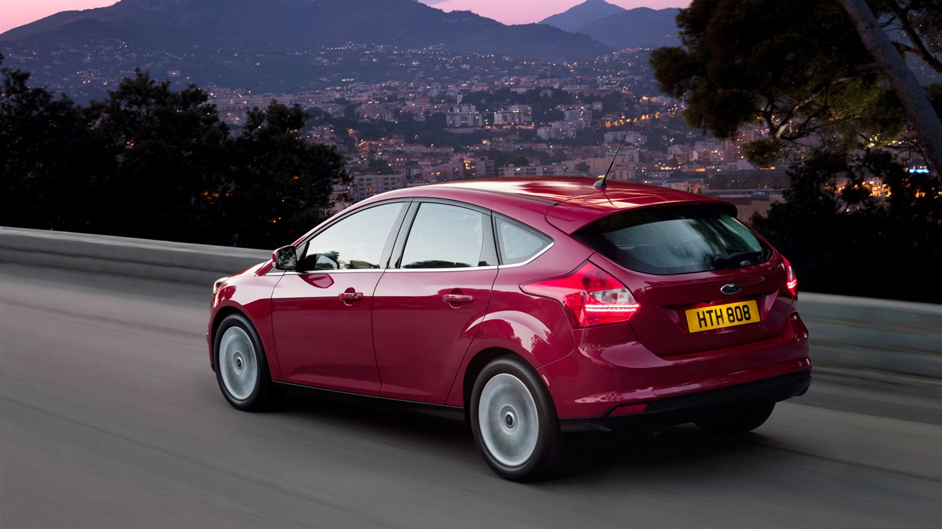 Ford Focus Hatchback 5-dveřový - 2011 HD tapetu #13 - 1366x768