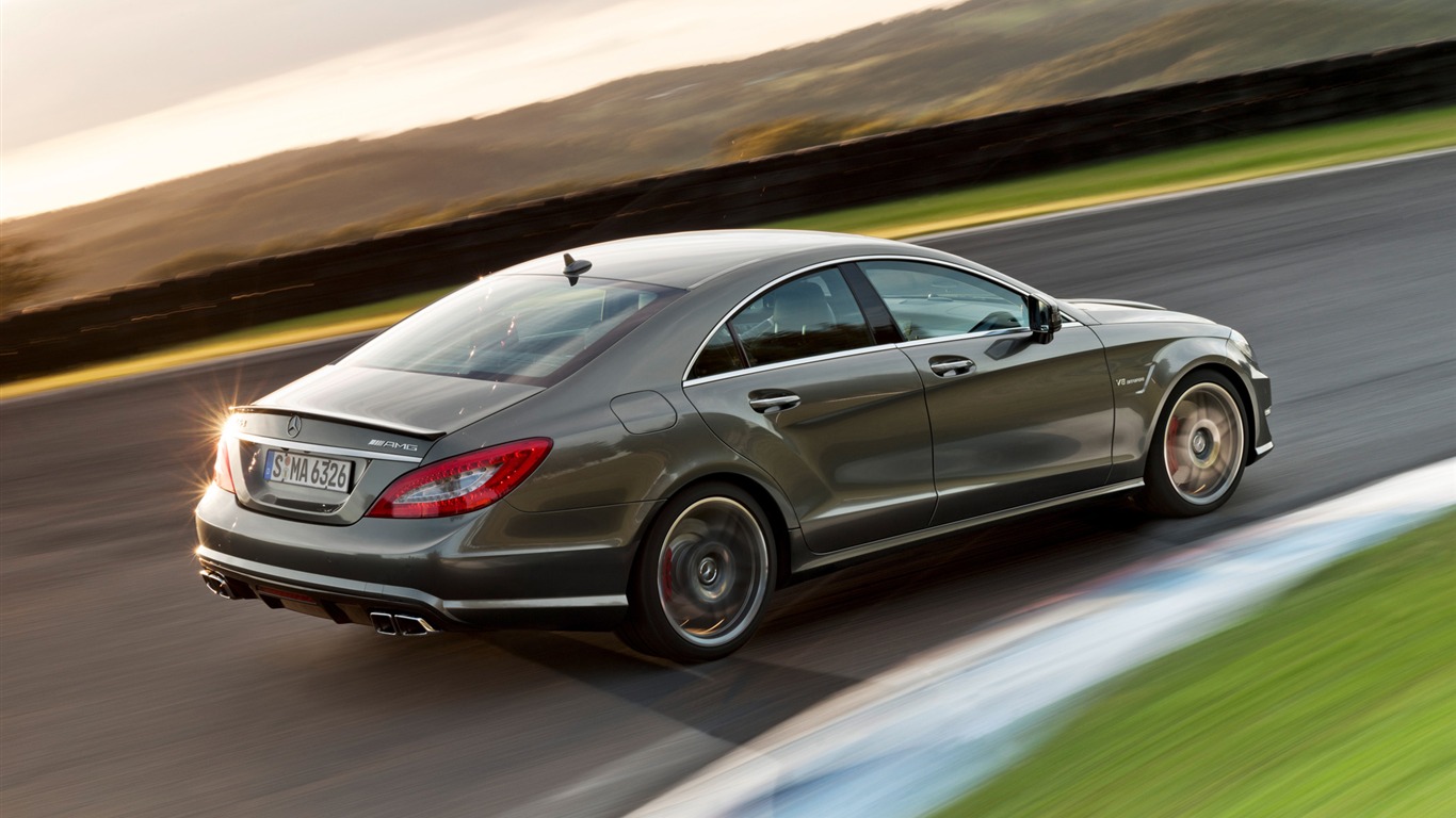 Mercedes-Benz AMG CLS63 - 2010 HD Wallpaper #15 - 1366x768