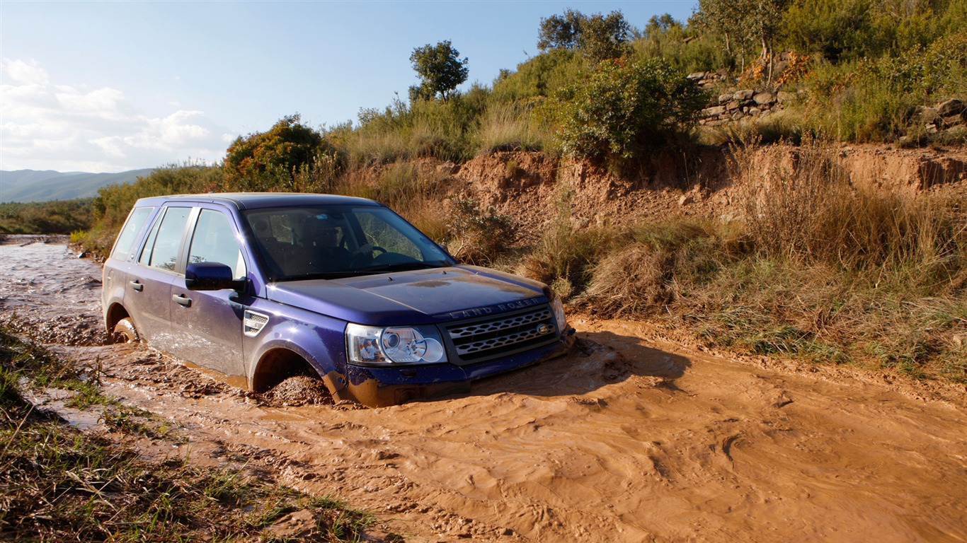 Land Rover Freelander 2-2011 HD wallpaper #13 - 1366x768