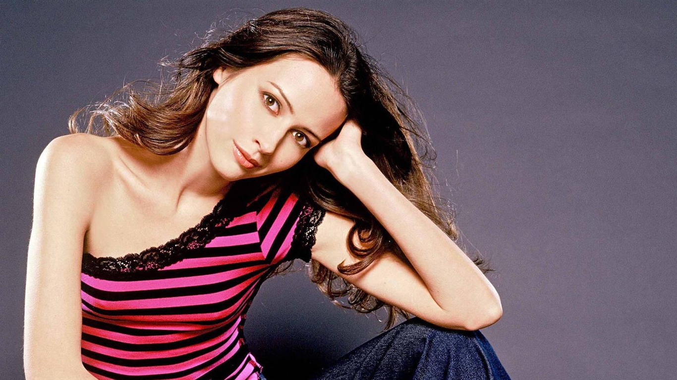 Amy Acker krásnou tapetu #11 - 1366x768