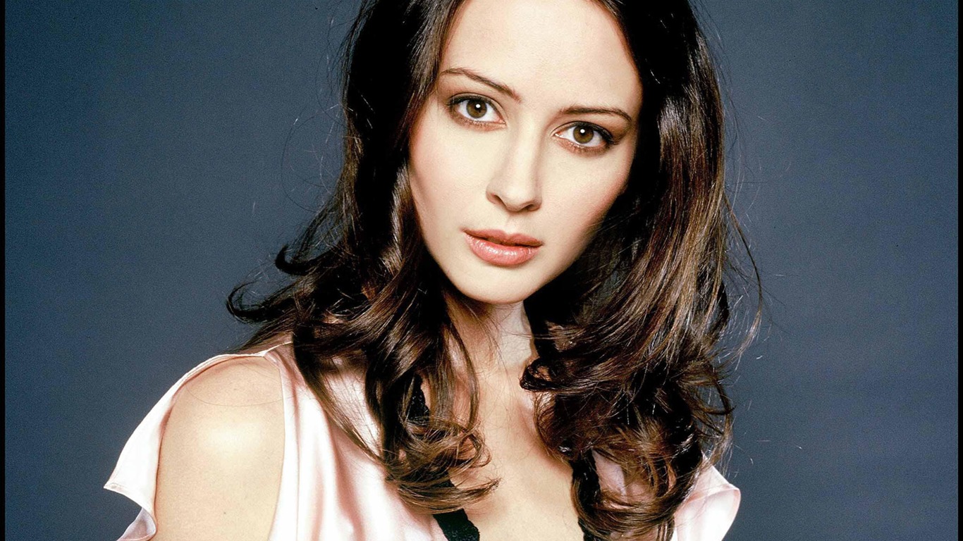 Amy Acker krásnou tapetu #17 - 1366x768