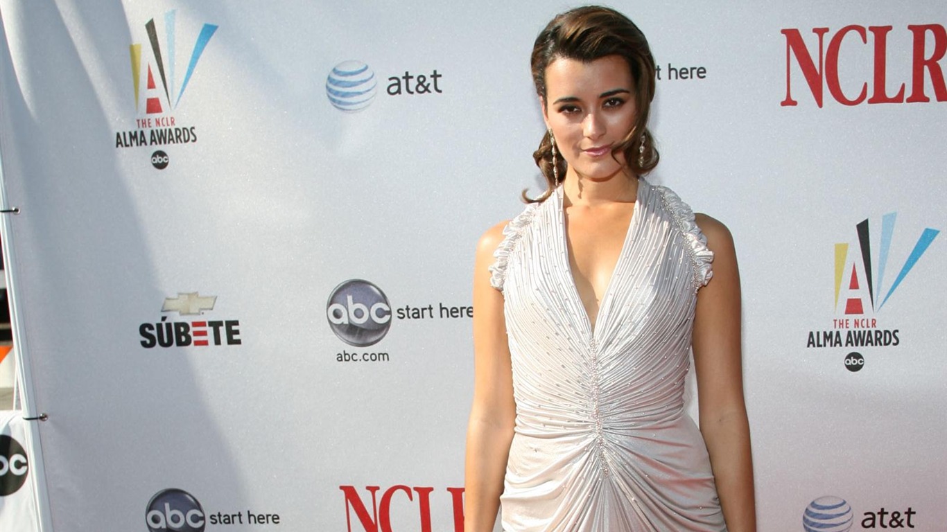 Cote de Pablo hermoso fondo de pantalla #6 - 1366x768