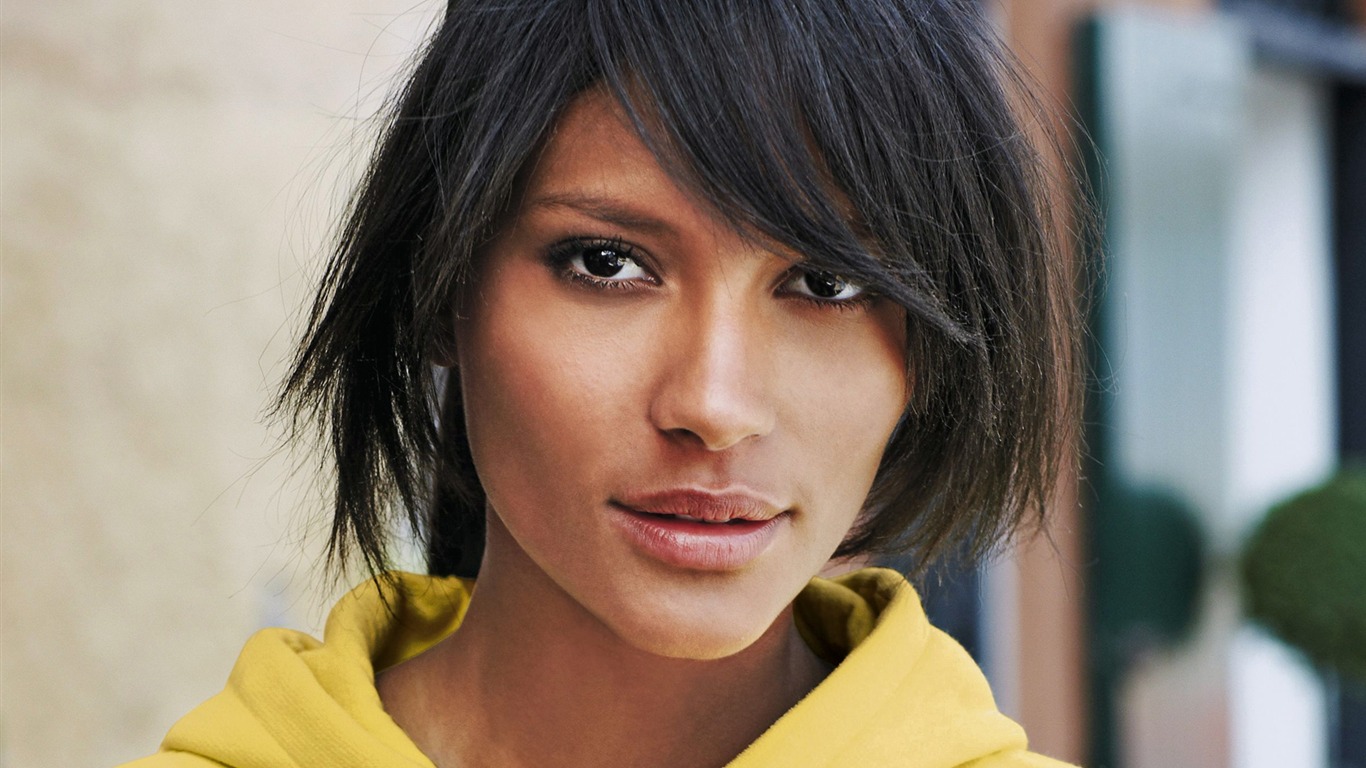 Emanuela De Paula beaux fonds d'écran #11 - 1366x768