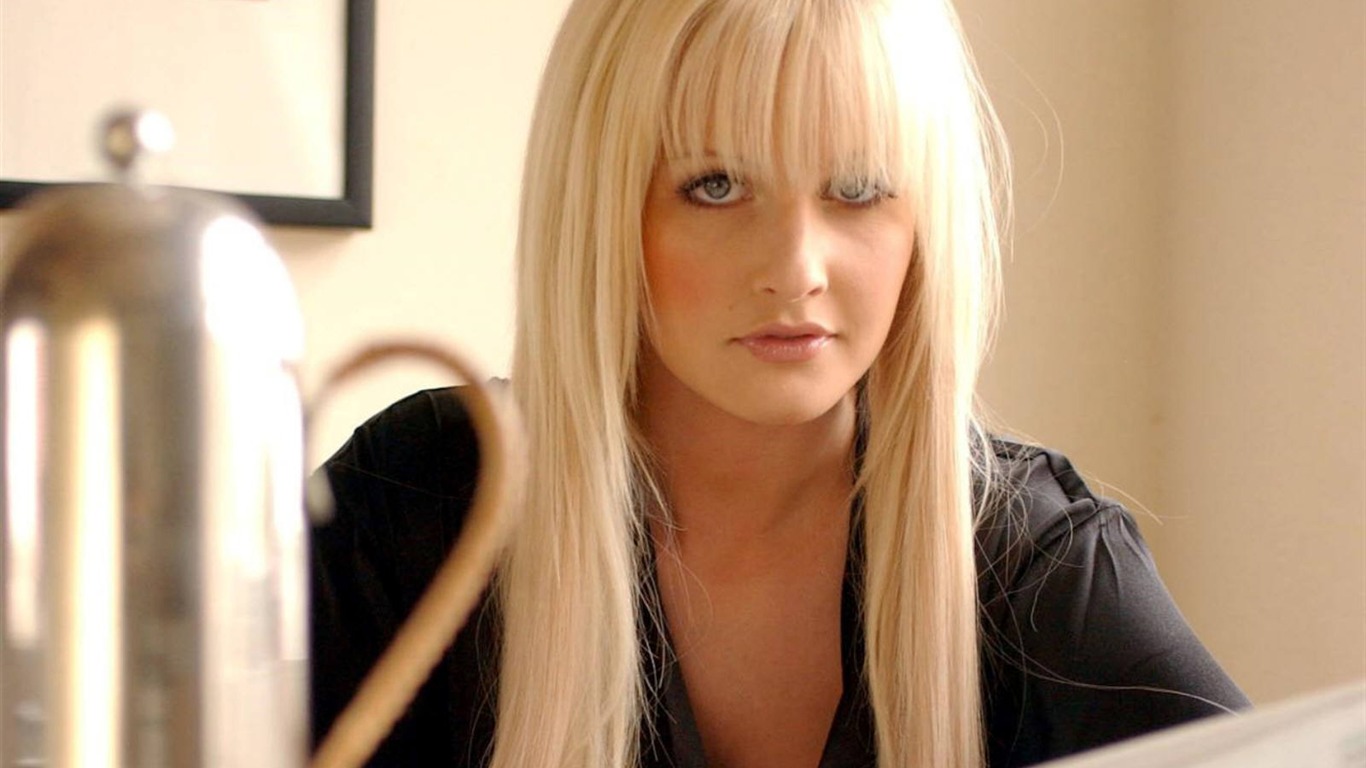 Michelle Marsh krásnou tapetu #2 - 1366x768