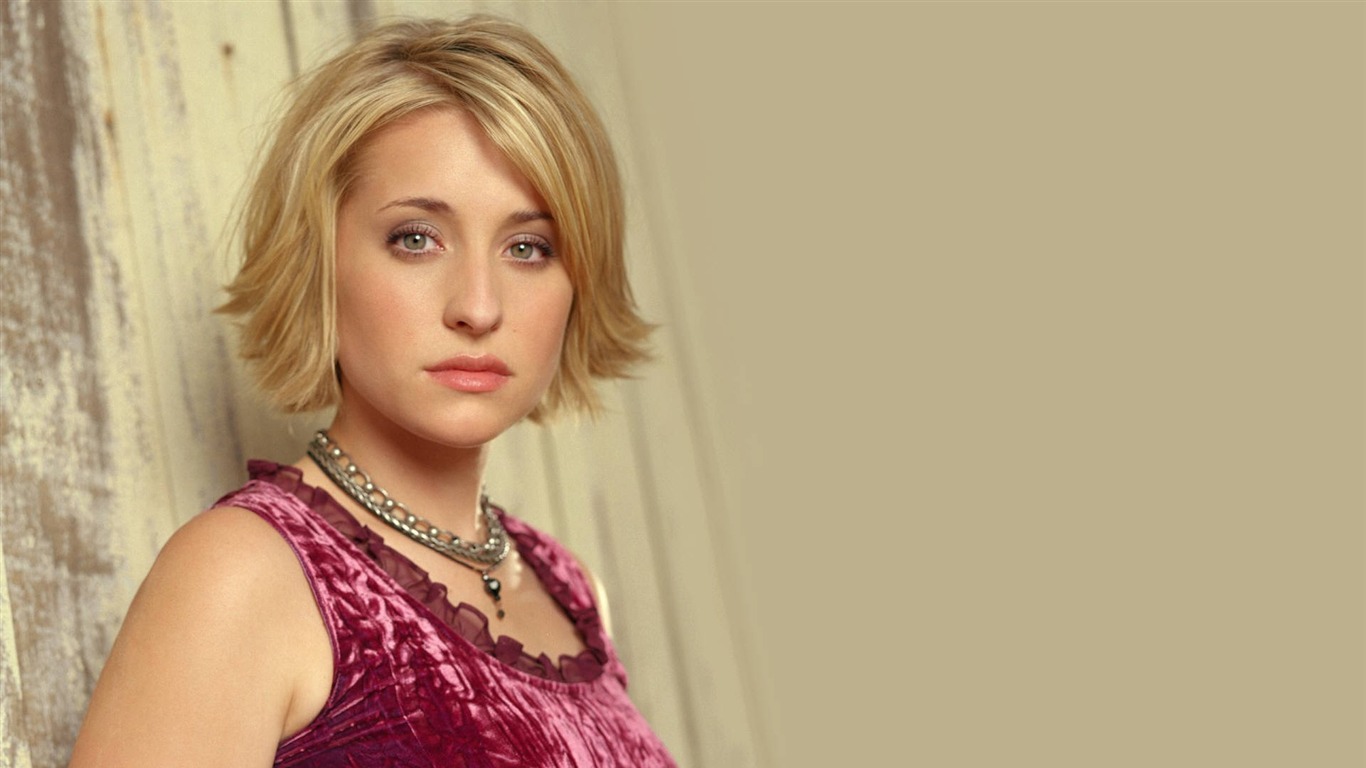 Allison Mack hermoso fondo de pantalla #5 - 1366x768