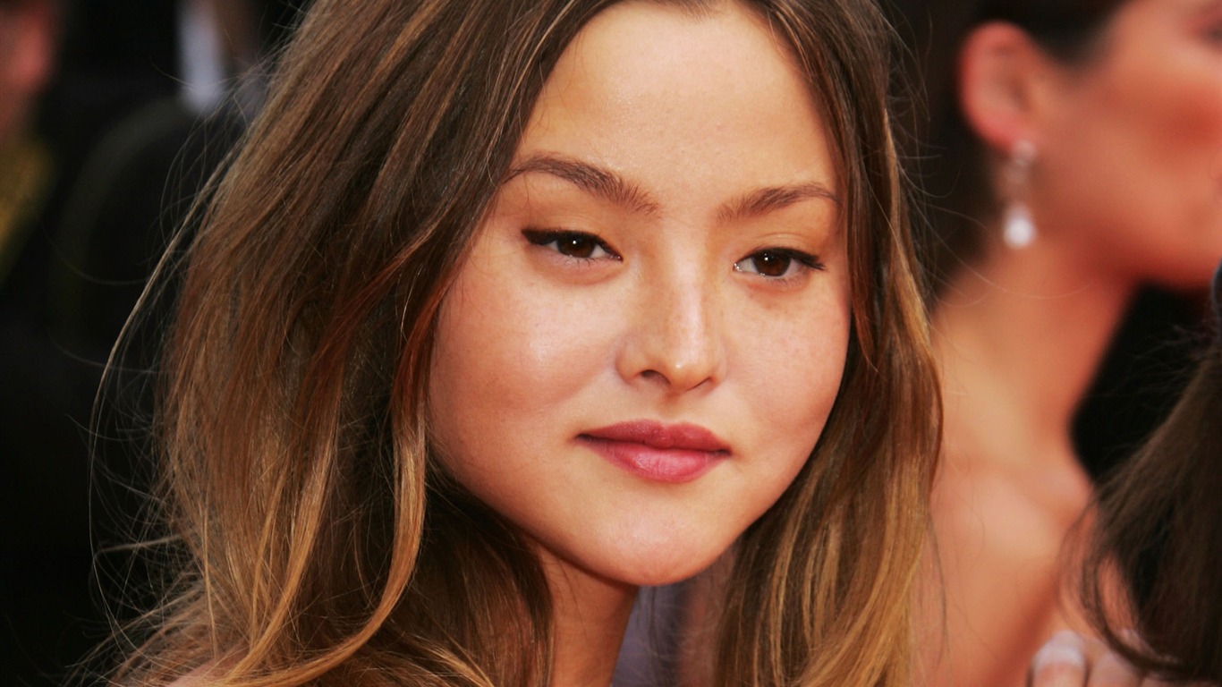 Devon Aoki krásnou tapetu #9 - 1366x768