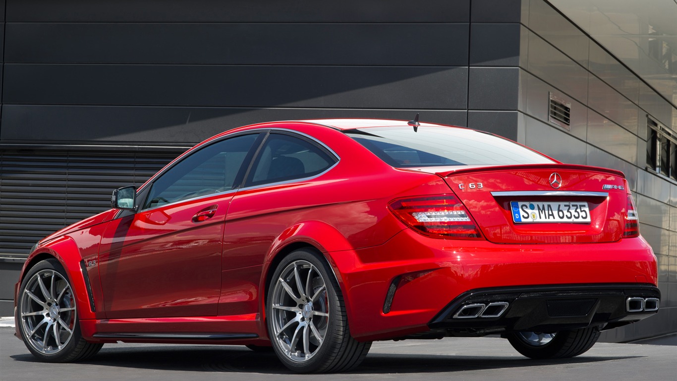 Mercedes-Benz C63 AMG Coupe Black Series - 2011 奔驰8 - 1366x768