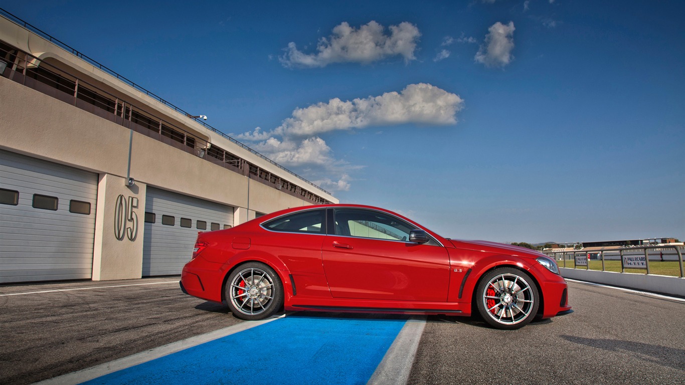 Mercedes-Benz C63 AMG Coupe Black Series - 2011 奔馳 #9 - 1366x768