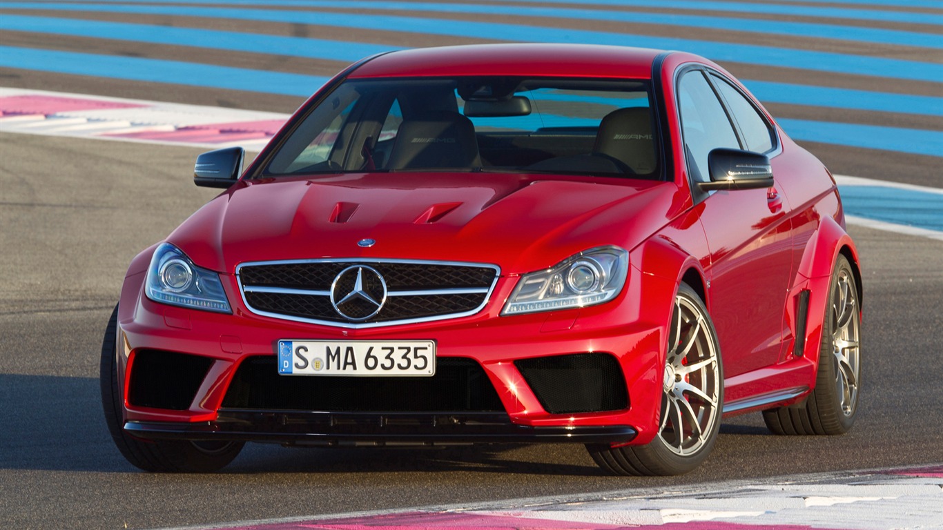 Mercedes-Benz C63 AMG Negro Serie Coupé - 2011 fondos de pantalla HD #10 - 1366x768