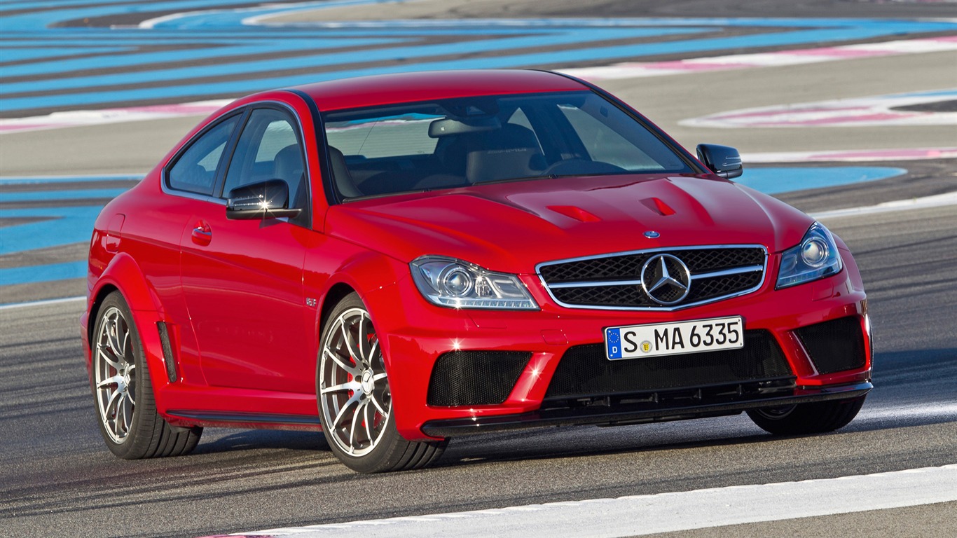 Mercedes-Benz C63 AMG Black Series Coupe - 2011 HD wallpapers #11 - 1366x768