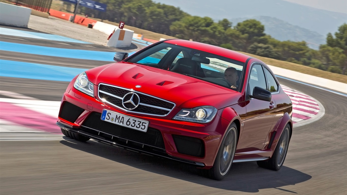 Mercedes-Benz C63 AMG Coupe Black Series - 2011 HD wallpapers #13 - 1366x768
