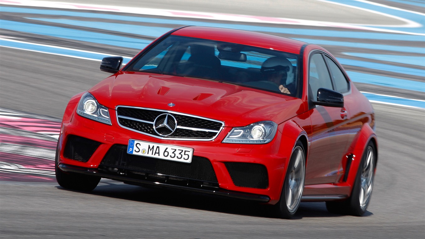 Mercedes-Benz C63 AMG Coupe Black Series - 2011 奔驰14 - 1366x768