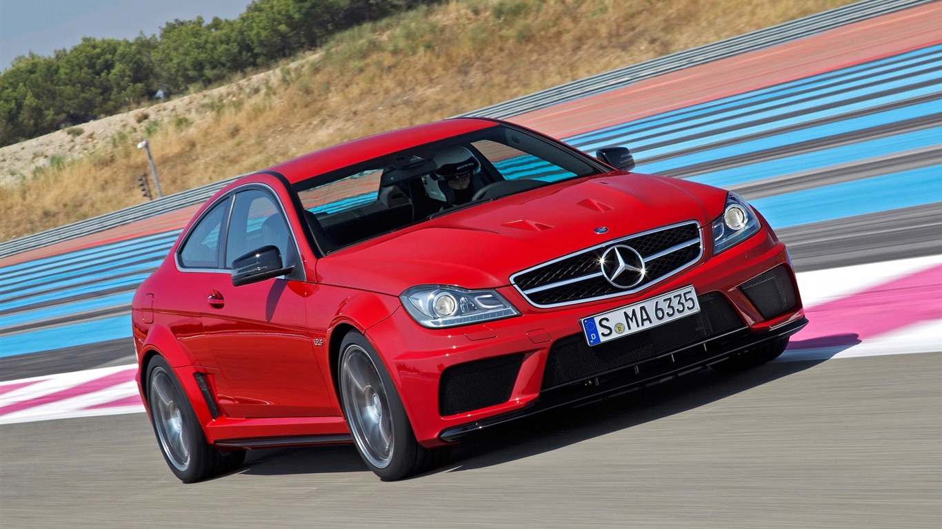 Mercedes-Benz C63 AMG Coupe Black Series - 2011 HD wallpapers #15 - 1366x768