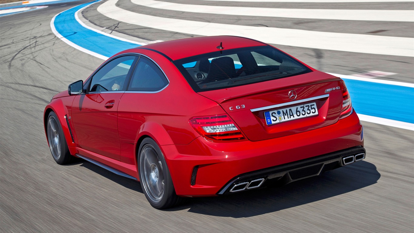 Mercedes-Benz C63 AMG Coupe Black Series - 2011 HD wallpapers #17 - 1366x768