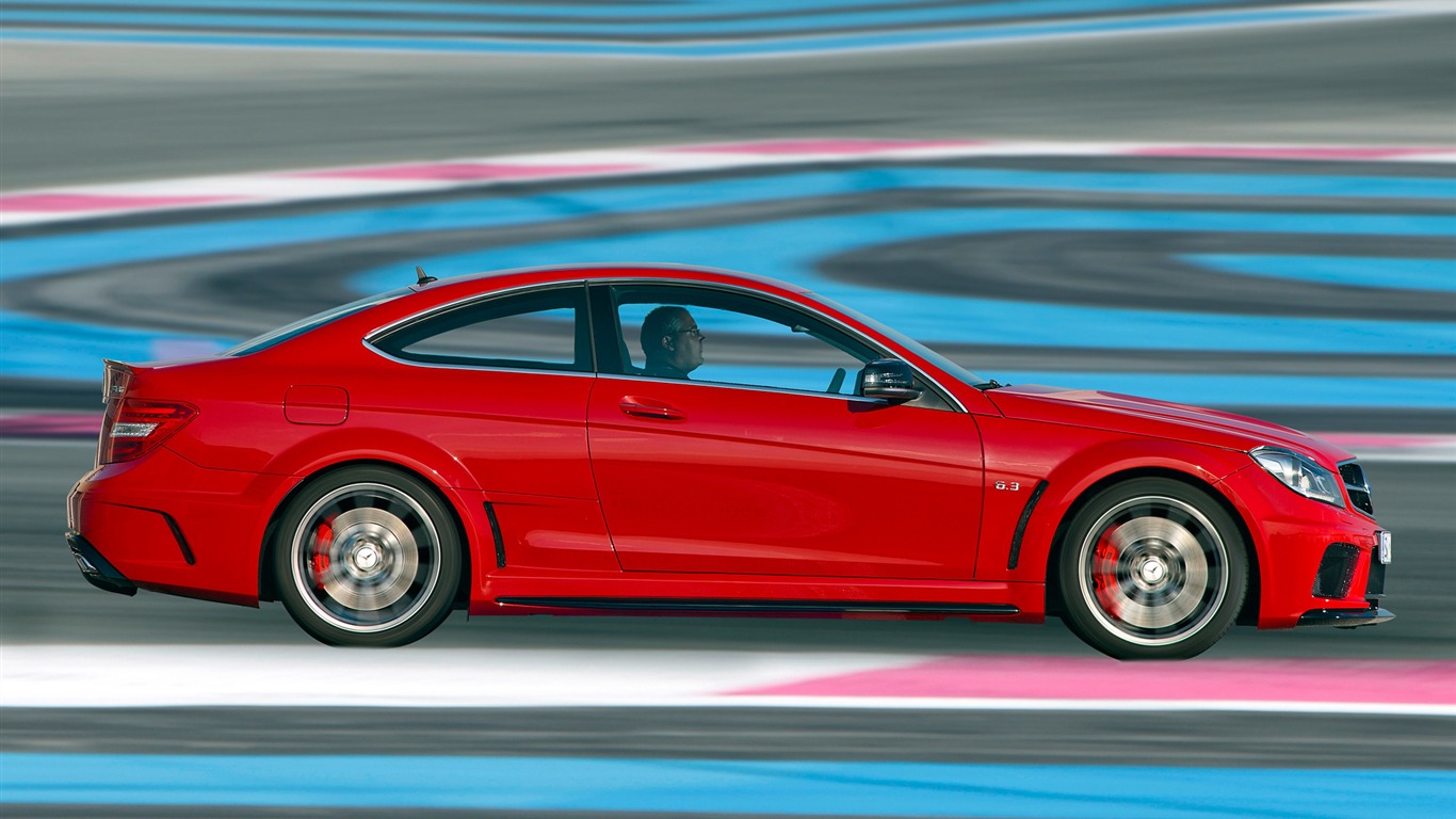 Mercedes-Benz C63 AMG Black Series Coupe - 2011 HD wallpapers #18 - 1366x768