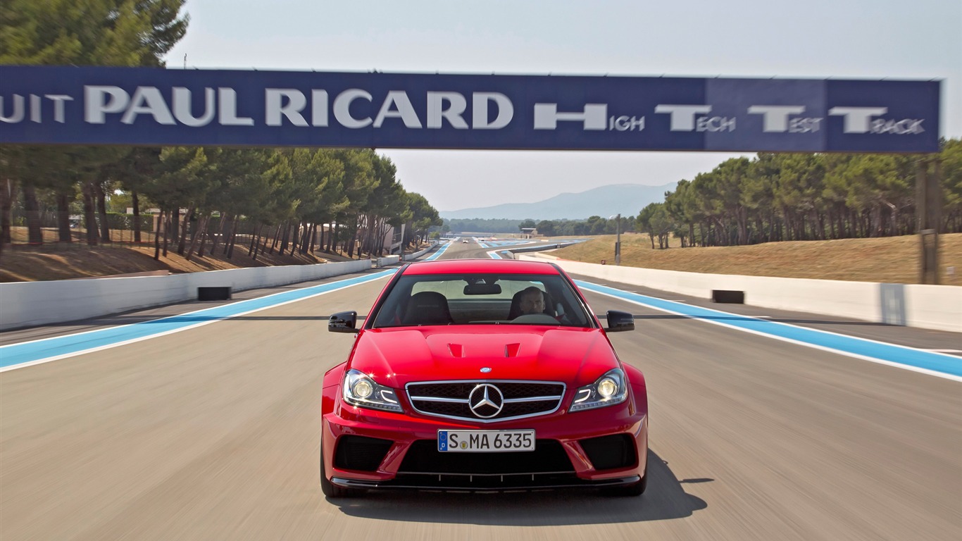 Mercedes-Benz C63 AMG Coupé Black Series - 2011 fonds d'écran HD #19 - 1366x768