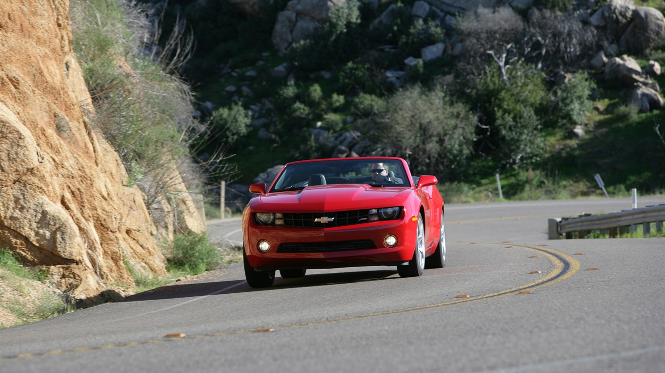 Chevrolet Camaro Convertible - 2010 fondos de pantalla HD #25 - 1366x768