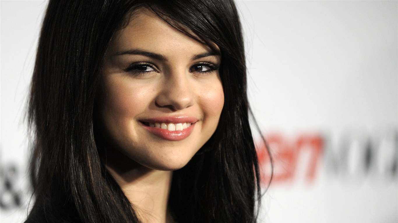 Selena Gomez krásnou tapetu #17 - 1366x768
