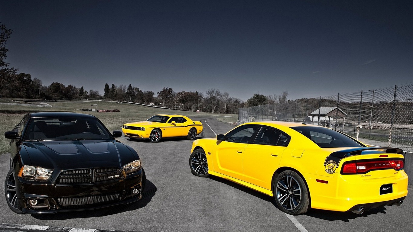 Dodge Charger sportovní vůz HD Tapety na plochu #3 - 1366x768