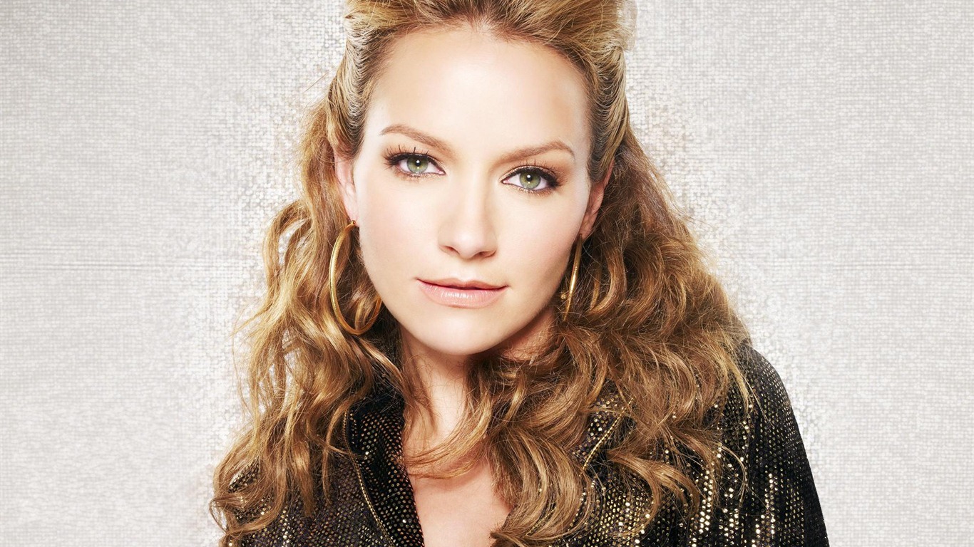 Becki Newton superbe fond d'écran #3 - 1366x768