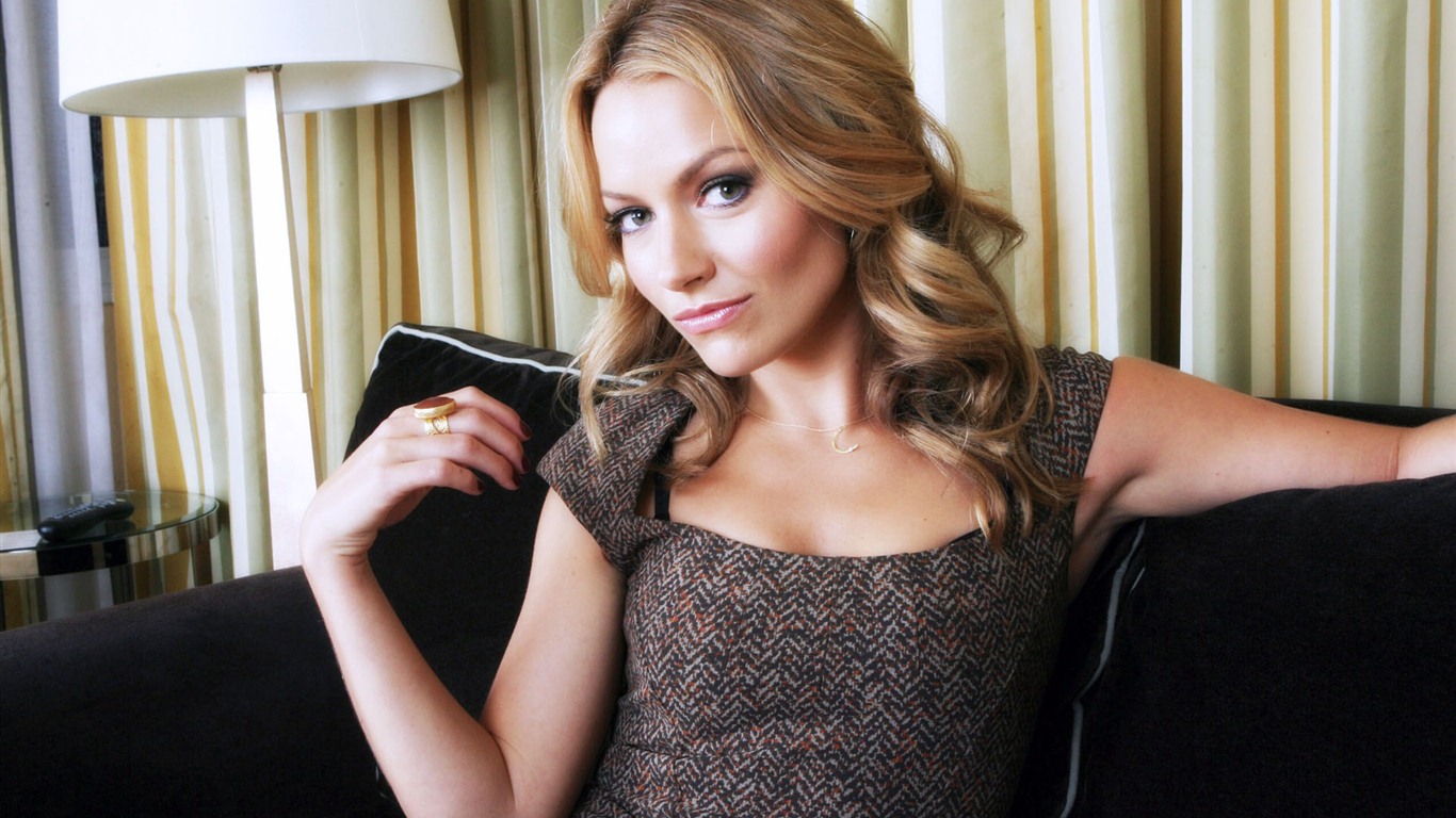 Becki Newton superbe fond d'écran #4 - 1366x768