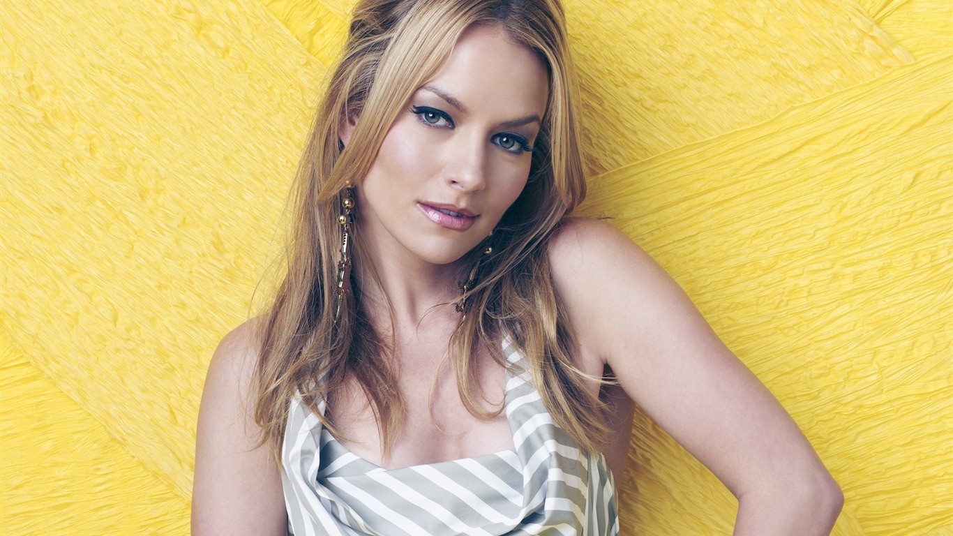 Becki Newton superbe fond d'écran #11 - 1366x768