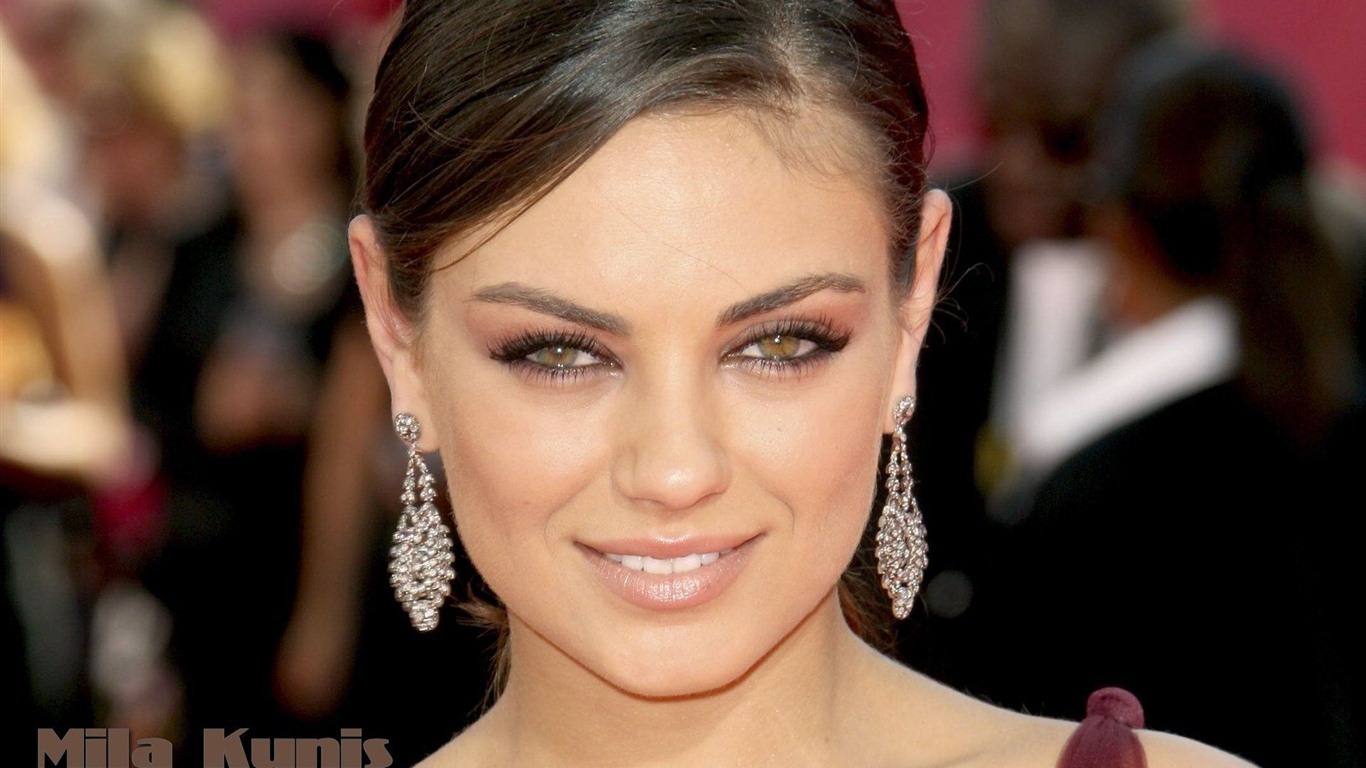 Mila Kunis krásné tapety na plochu #6 - 1366x768