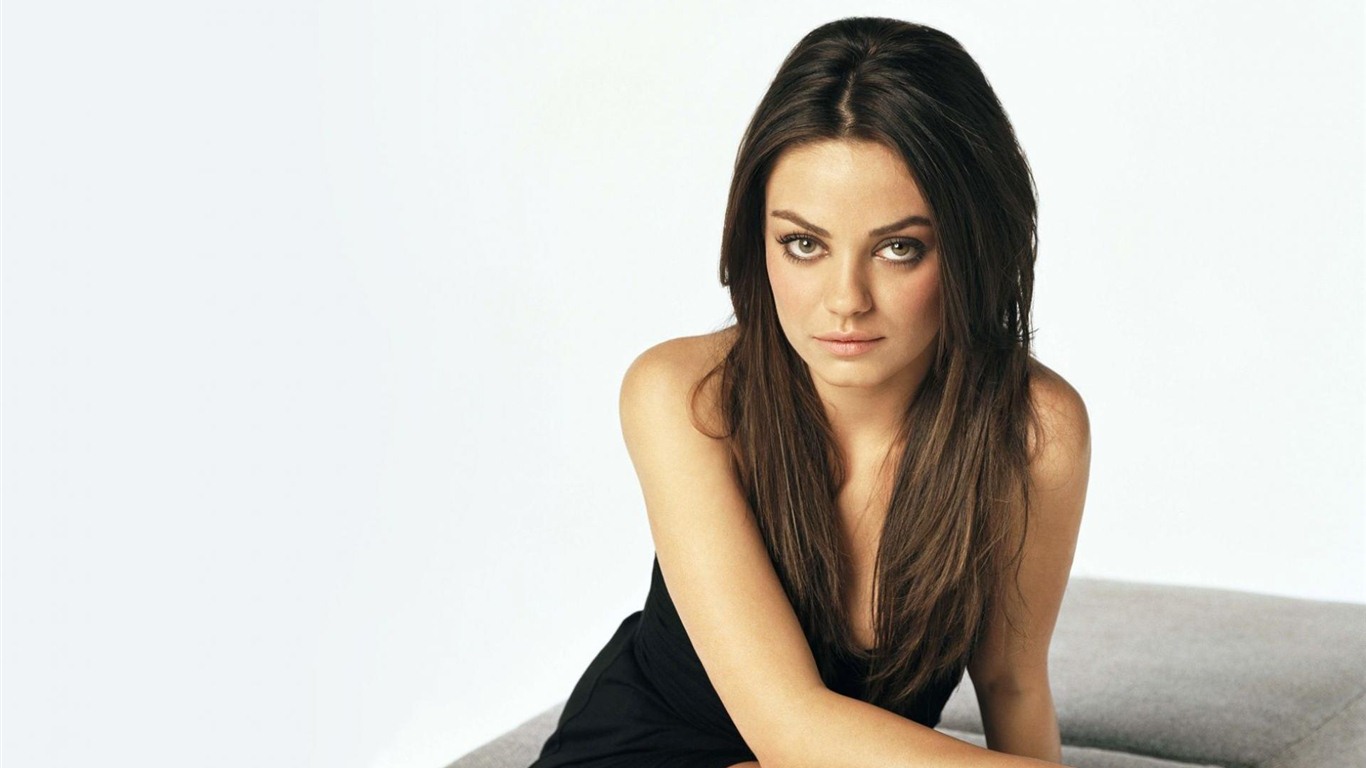 ila Kunis schöne Hintergrundbilder #10 - 1366x768