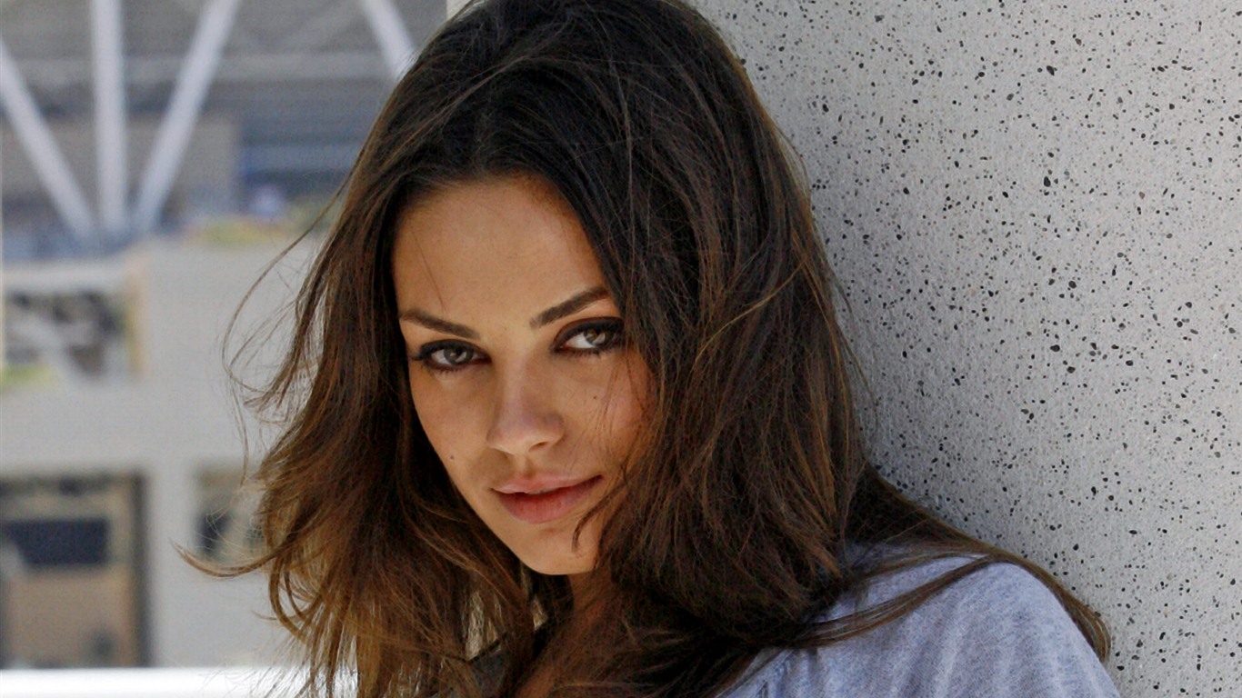 Mila Kunis 米拉·庫妮絲 美女壁紙 #11 - 1366x768