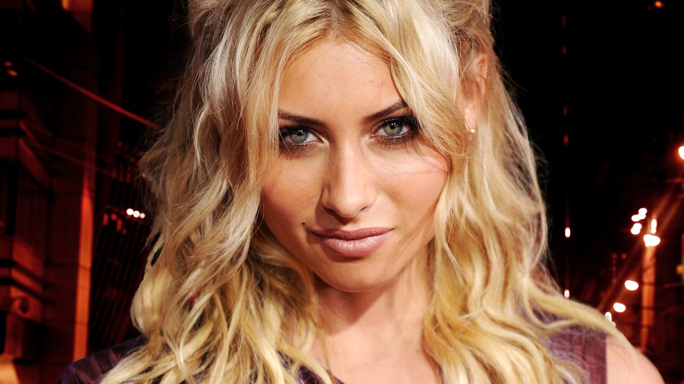 Alyson Michalka 艾莉森·米夏卡 美女壁紙 #4 - 1366x768
