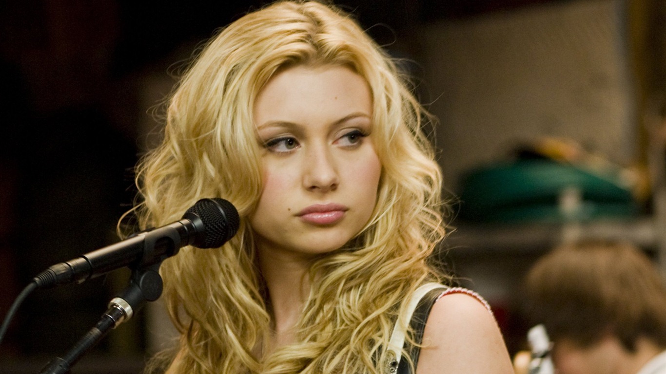 Alyson Michalka fonds d'écran magnifiques #18 - 1366x768