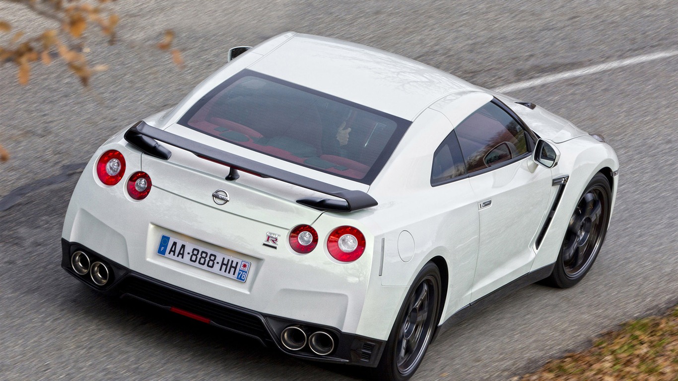 Nissan GT-R egoista 2011 HD tapety na plochu #3 - 1366x768