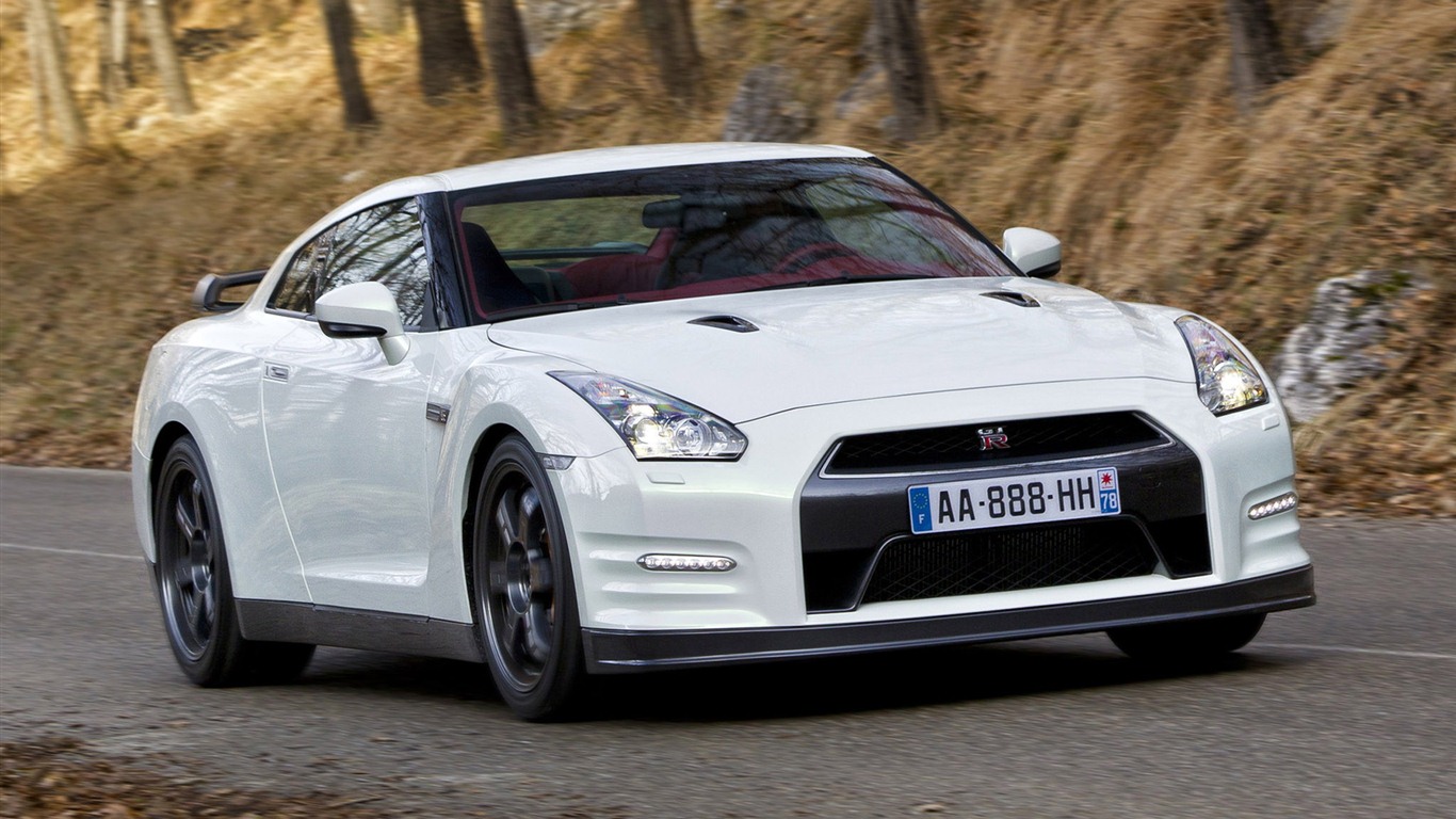 Nissan GT-R Egoist 2011 日产GT-R 利己主义 高清壁纸4 - 1366x768