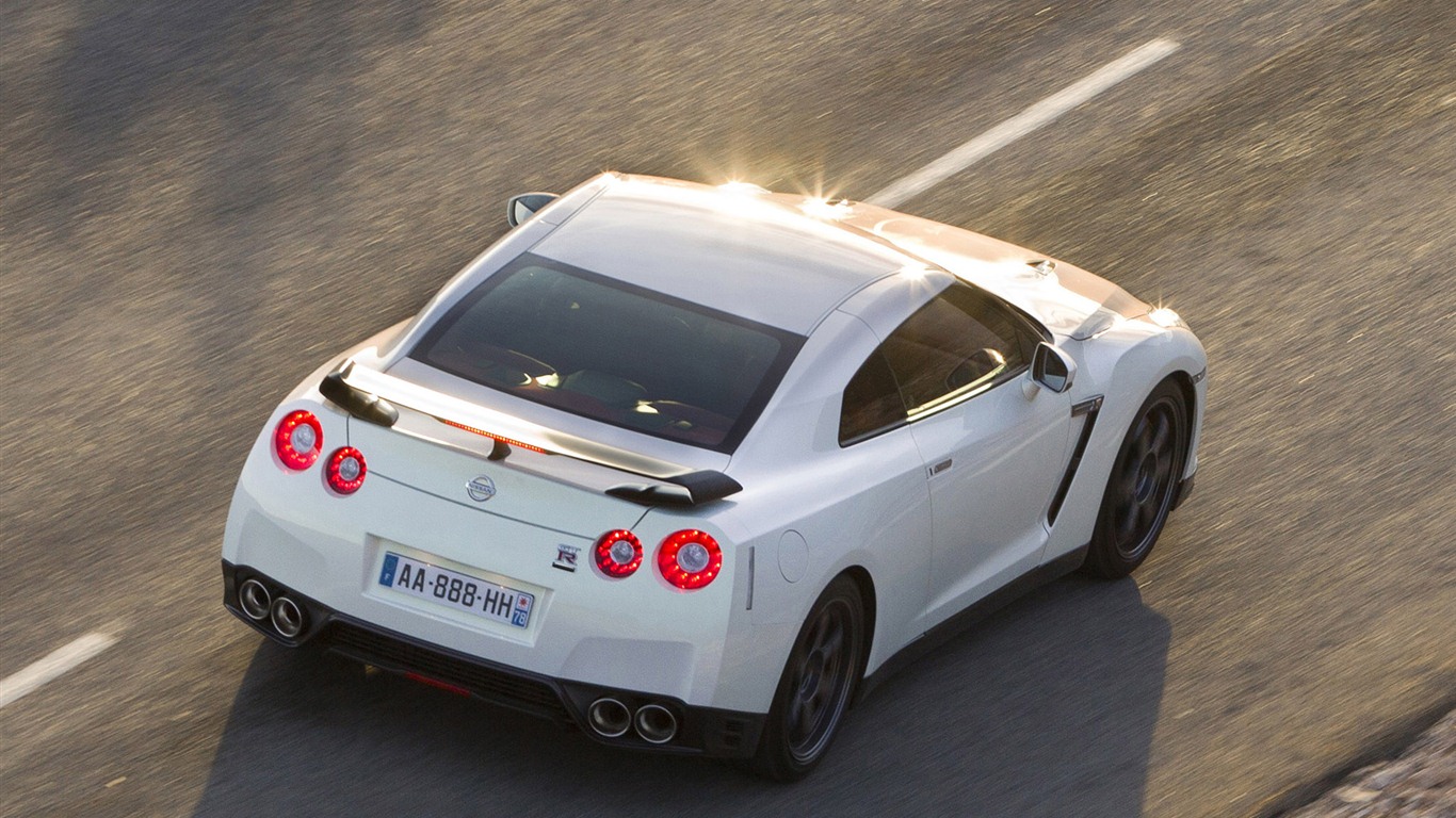 Nissan GT-R Egoist 2011 HD wallpapers #6 - 1366x768