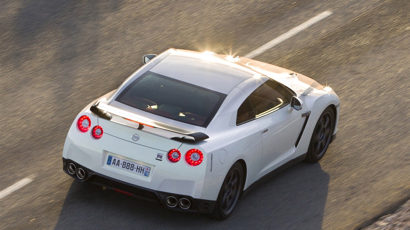 Nissan GT-R Egoist 2011 日产GT-R 利己主义 高清壁纸6 - 1366x768