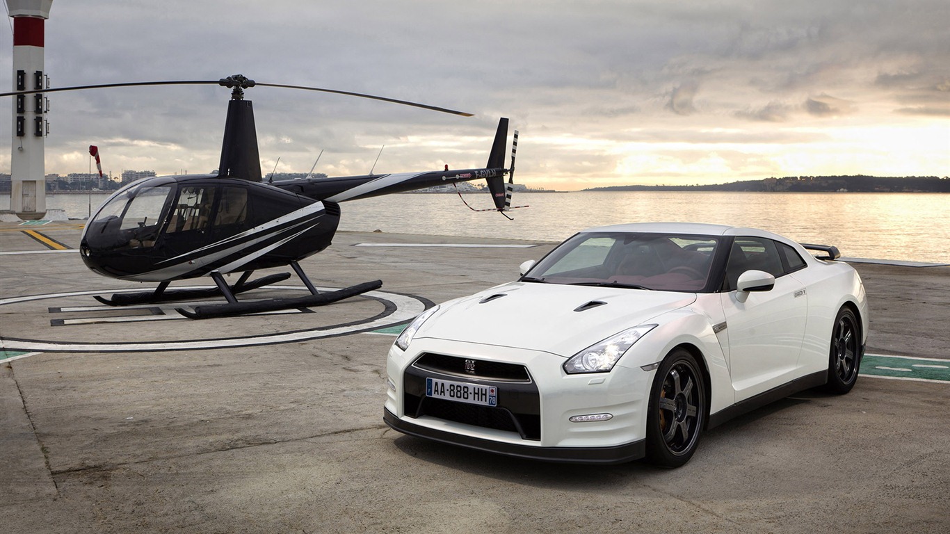 Nissan GT-R egoista 2011 HD tapety na plochu #7 - 1366x768