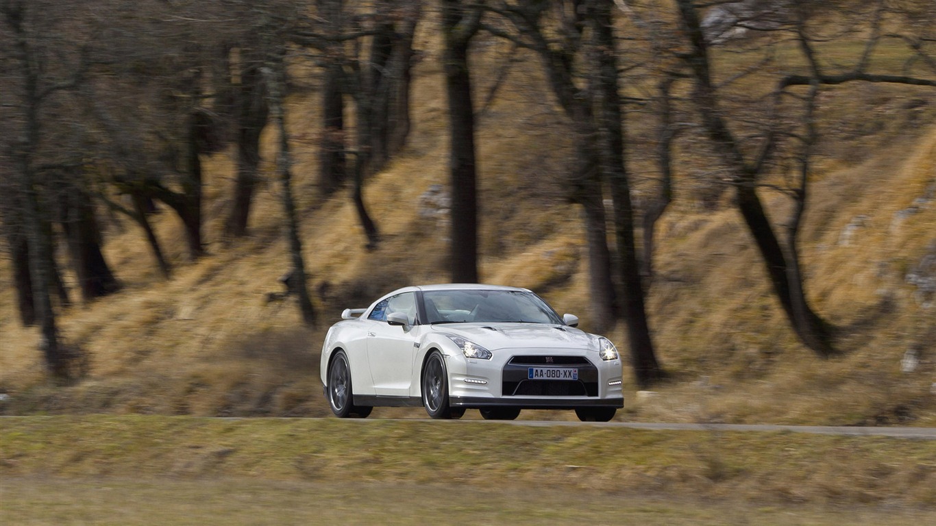 Nissan GT-R Egoist 2011 日產GT-R 利己主義高清壁紙 #11 - 1366x768