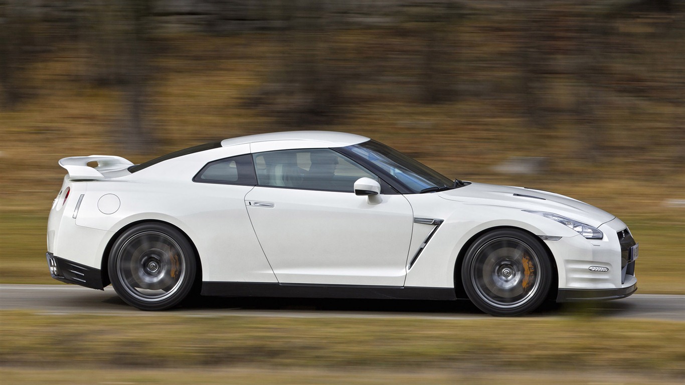 Nissan GT-R egoista 2011 HD tapety na plochu #12 - 1366x768