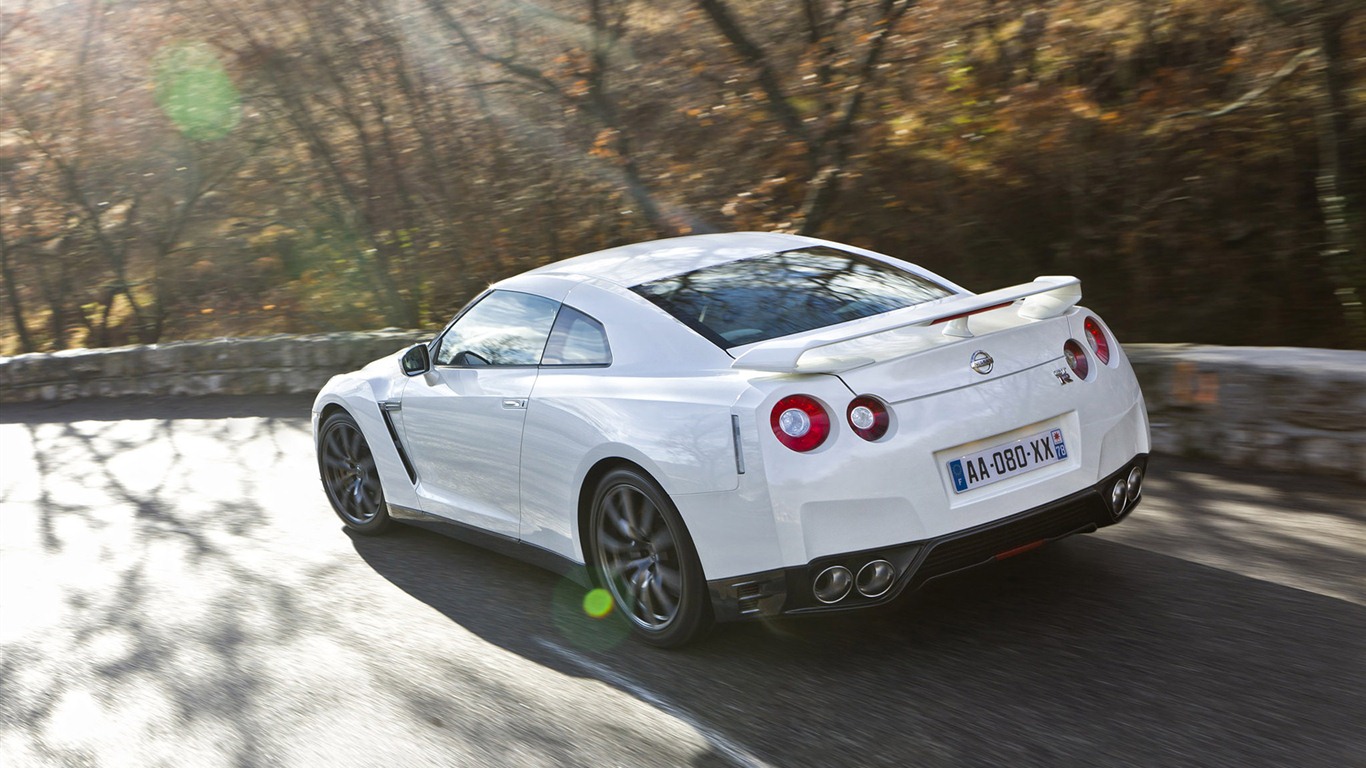 Nissan GT-R egoista 2011 HD tapety na plochu #13 - 1366x768