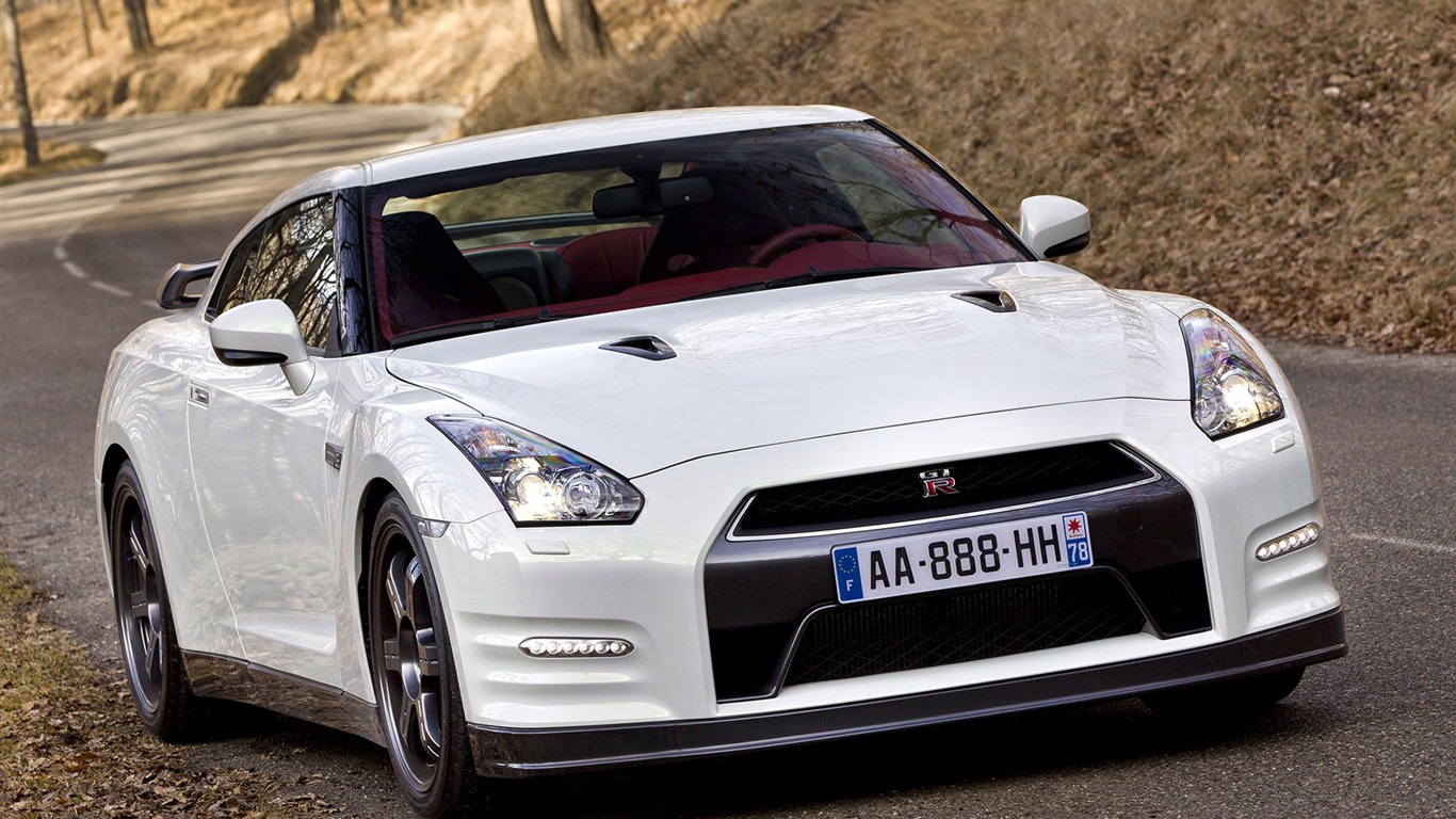 Nissan GT-R Egoist 2011 日产GT-R 利己主义 高清壁纸14 - 1366x768