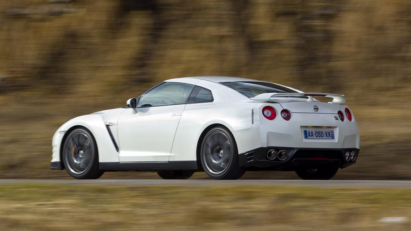 Nissan GT-R Egoist 2011 HD wallpapers #15 - 1366x768