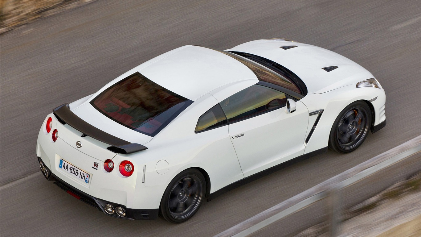 Nissan GT-R egoista 2011 HD tapety na plochu #17 - 1366x768