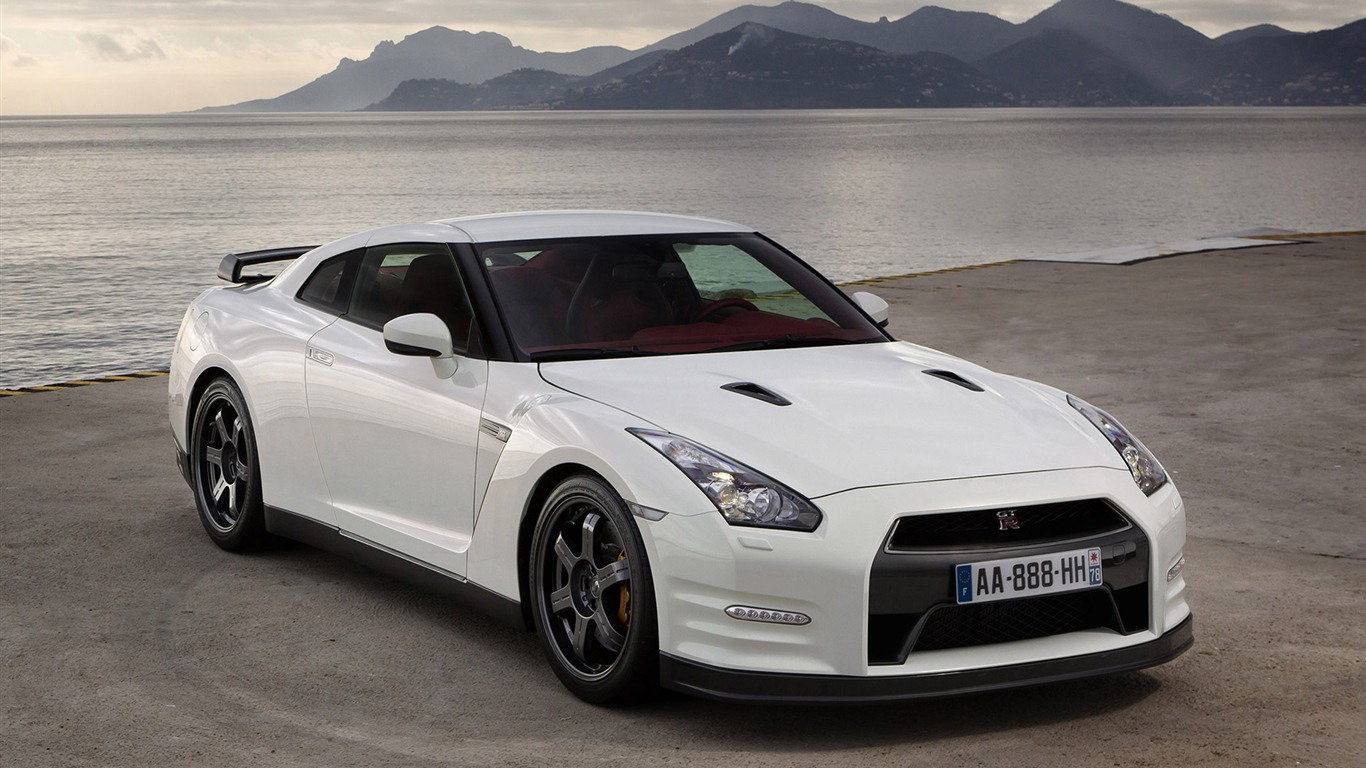 Nissan GT-R egoista 2011 HD tapety na plochu #18 - 1366x768